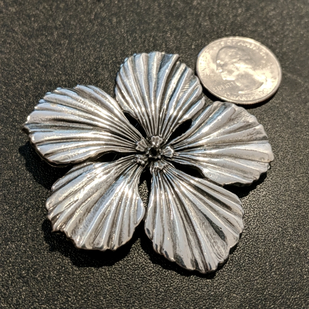 Sterling silver flower pendant/pin